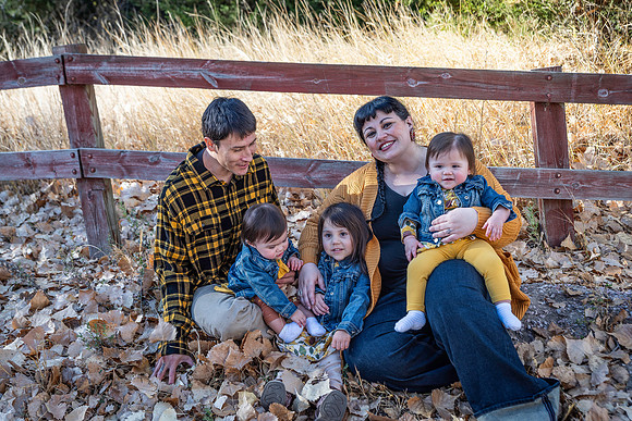 Laura Family Gallery 24-2319