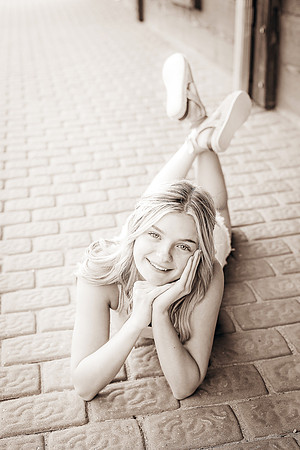 K +K Senior Gallery-7817BW