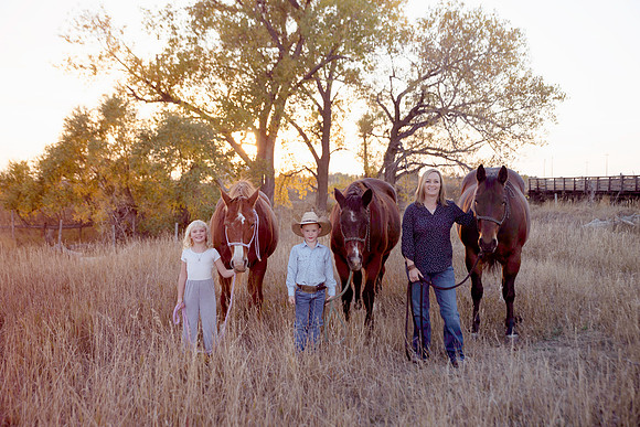 Mindy Family Gallery 24-2100
