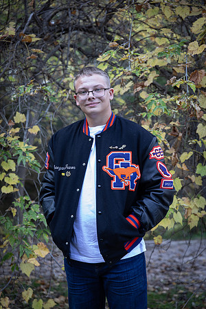 Senior Draegan 2027-40