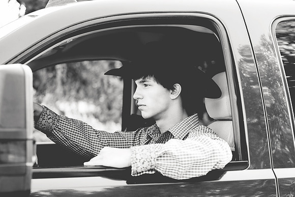 Ethan Senior Gallery 2023-0516BW