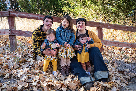 Laura Family Gallery 24-2338