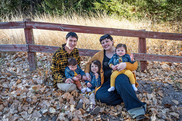 Laura Family Gallery 24-2320